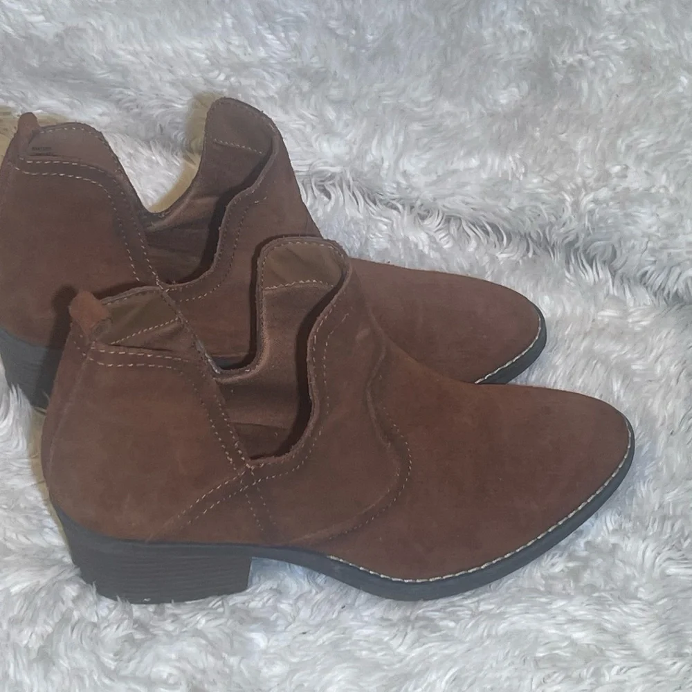 Sonoma women’s Brown ankle leather boots size 10